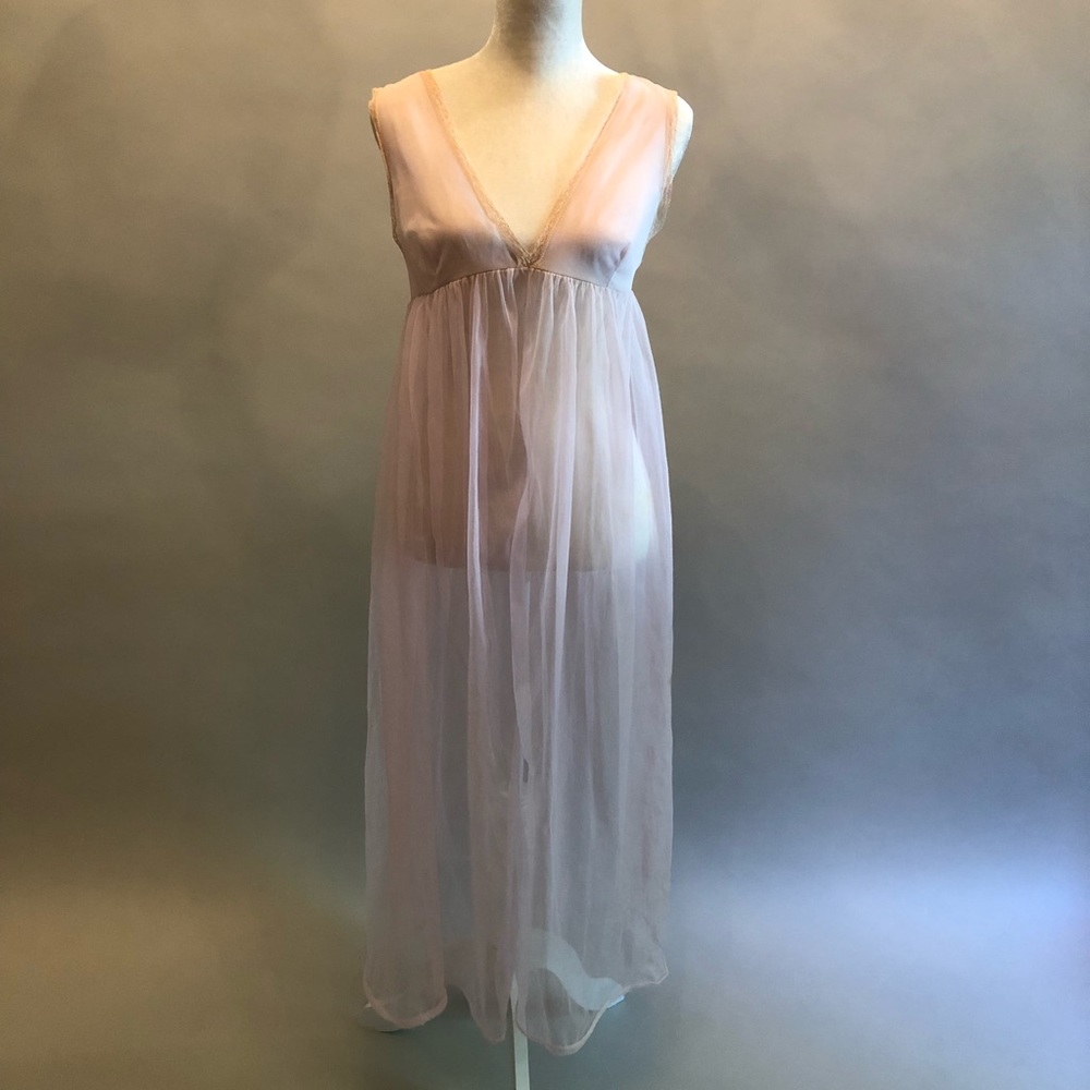 Gorgeous Light Pink Vintage 1960’s Nightgown
